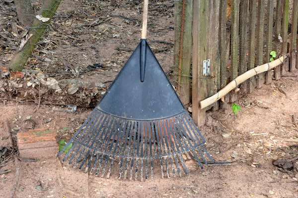 Rastrillo Instrumento Hierro Utilizado Para Limpieza Tierras Granjas Granjas Con — Foto de Stock