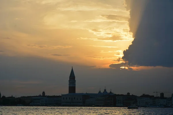 Золотой Свет Заката Над Каналами Венеции Италия — стоковое фото