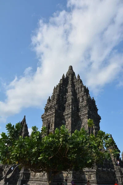インドネシアのサンセットで ジャワ島中部のプラムバンとスーの古代寺院を探索する — ストック写真