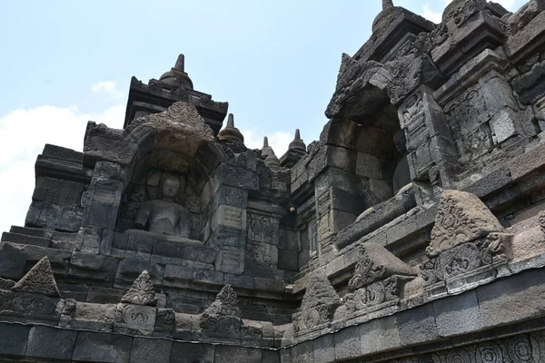 Esplorare Famoso Tempio Buddista Borobudur Una Calda Giornata Estiva — Foto Stock