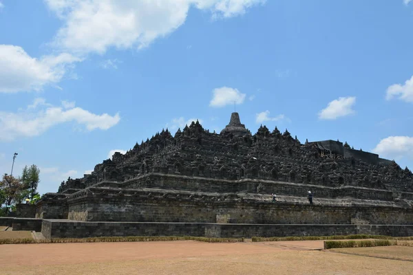 Esplorare Famoso Tempio Buddista Borobudur Una Calda Giornata Estiva — Foto Stock