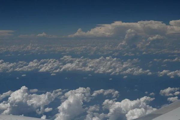 Die Hohen Wolken Während Wir Über China Fliegen Die Wunderbaren — Stockfoto