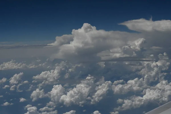 Las Nubes Gran Altitud Mientras Volamos Sobre China Explorando Las —  Fotos de Stock