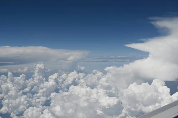 Nuvens Alta Altitude Enquanto Sobrevoamos China Explorando Vistas Maravilhosas Céu — Fotografia de Stock