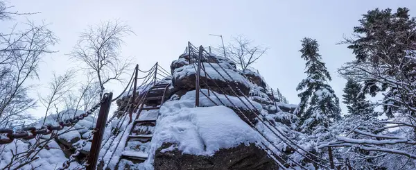 Panoramatický pohled na pohled na Čertovy kameny v Jeseníkách v zimě — Stock fotografie