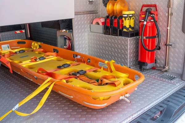 Diverses Ressources Compris Une Civière Dans Camion Pompiers Pour Secourir — Photo