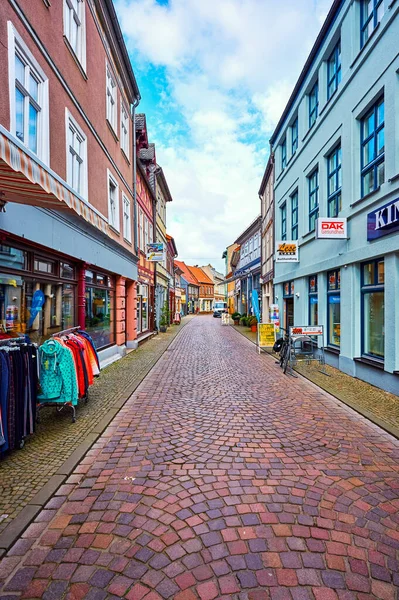 Salzwedel, Almanya - 22 Eylül 2021: Alman ortaçağ hansa kasabası Salzwedel. Tarihi şehir manzarasının izleri..