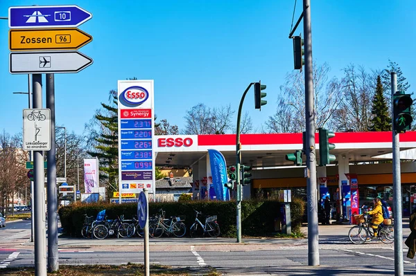 Berlin Niemcy Marca 2022 Widok Cennik Stacji Benzynowej Grupy Esso — Zdjęcie stockowe