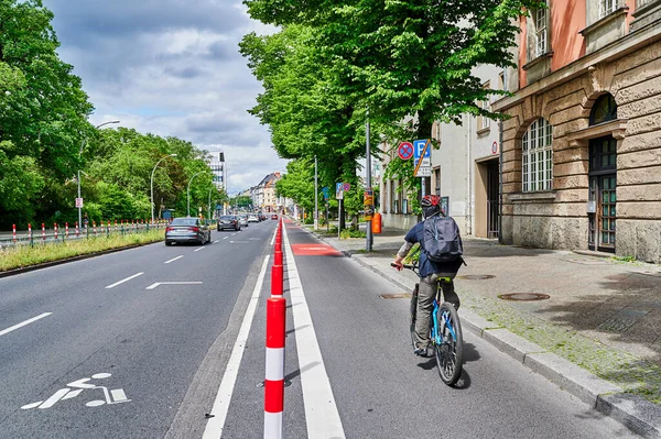 베를린 2022 안전을 개선하기 도로의 자전거 차선에서 자전거를 — 스톡 사진