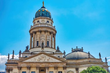 Berlin şehir merkezindeki Alman Katedrali 'ne bakın. Tarihi Jandarma Meydanı.. 