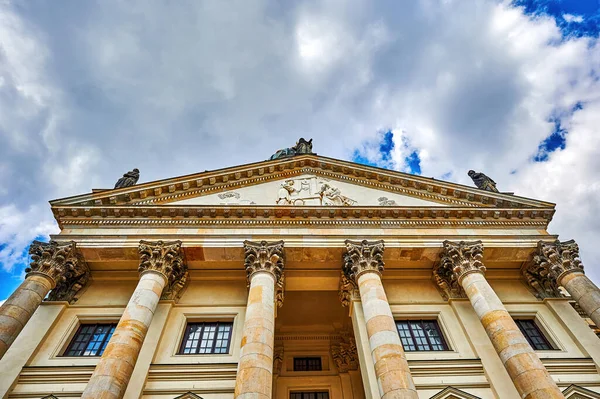 Widok Front Francuskiej Katedry Centrum Berlina Zabytkowym Placu Gendarmenmarkt — Zdjęcie stockowe