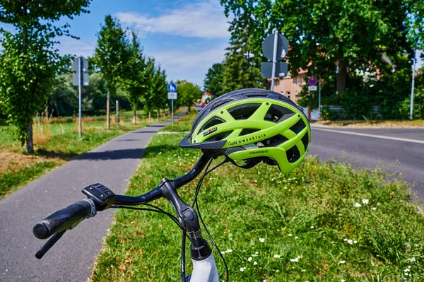 Berlin Germany July 2022 View Modern Bicycle Helmet Lies Handlebars — Zdjęcie stockowe