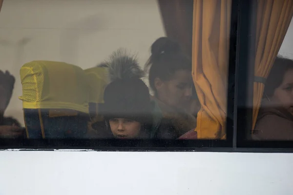 Isaccea Rumunia Marca 2022 Uchodźcy Ukraińcy Idą Ukrainy Isaccea Rumunii — Zdjęcie stockowe