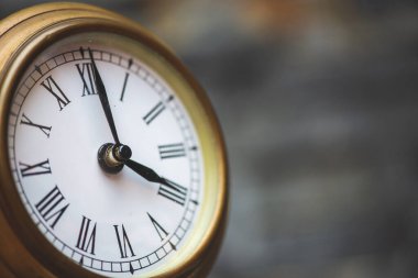 Retro alarm saati olan eski arkaplan