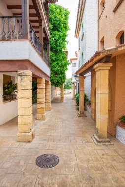 Eylül 2021: Tarragona, Katalonya, İspanya 'da Roc de Sant Gaieta köyü.