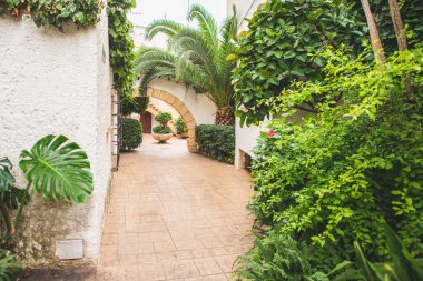 Eylül 2021: Tarragona, Katalonya, İspanya 'da Roc de Sant Gaieta köyü.