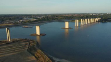 Orwell köprüsü Suffolk Orwell nehri üzerinde.