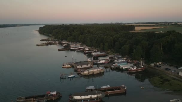 Αεροφωτογραφία Των Σκαφών Αναψυχής Στον Ποταμό — Αρχείο Βίντεο