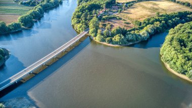 Suffolk 'taki Tattistone köprüsü Alton Su Rezervuarı üzerinde