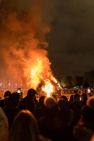 Bonfire Organised New Years Eve Festivities Public Park Lot People — Stock Fotó