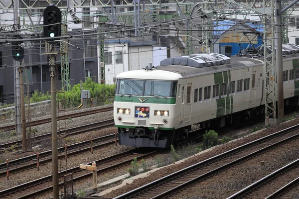 Running Train Shinkoyasu Kanagawa Japan Izunoodoriko E185 Series — 图库照片
