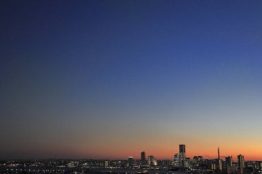 Yokohama Minatomirai 21 Japonya 'da (Shinkoyasu' dan görüntü) (akşam sahnesi))