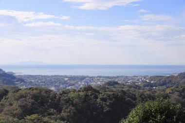 Kamakura, Kanagawa, Japonya 'daki Shonan şehri ve denizi