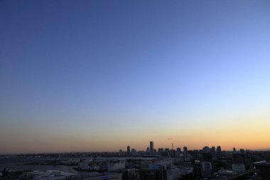 Yokohama Minatomirai 21 Japonya 'da (Shinkoyasu' dan görüntü) (akşam sahnesi))
