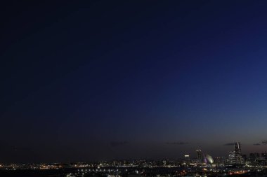 Yokohama Minatomirai 21 Japonya 'da (Shinkoyasu' dan görüntü) (Gece Sahnesi))