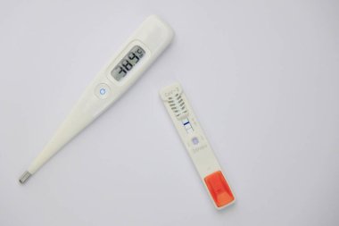 COVD-19 termometre ve pozitif antijen testi
