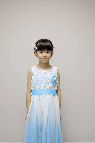 ドレス姿の日本人女の子 — ストック写真