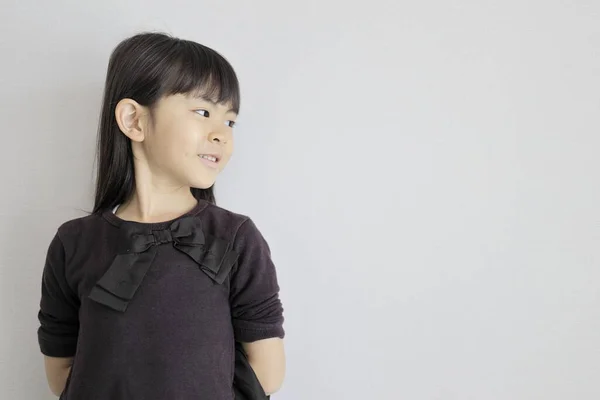 Japans Meisje Leunend Muur Jaar Oud Rechtenvrije Stockfoto's
