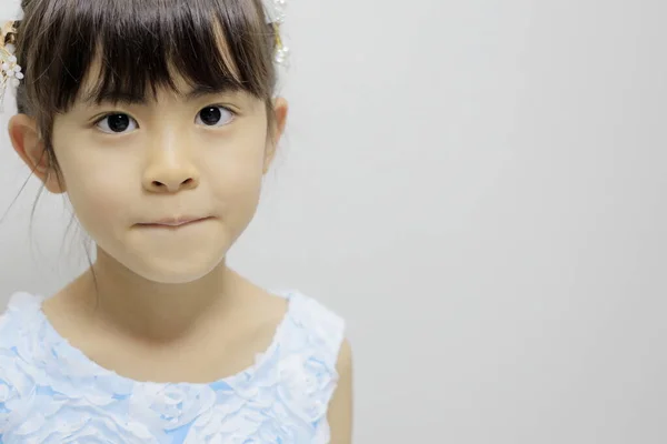 ドレス姿の日本人女の子 — ストック写真