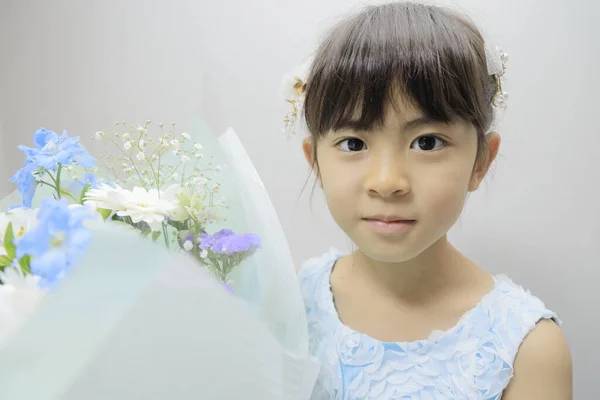 Menina Japonesa Vestido Com Buquê Anos — Fotografia de Stock