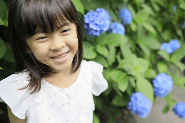 Menina Japonesa Hortênsia Anos Azul — Fotografia de Stock