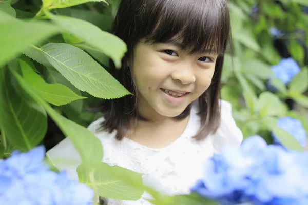 Japanisches Mädchen Und Hortensie Jahre Blau — Stockfoto