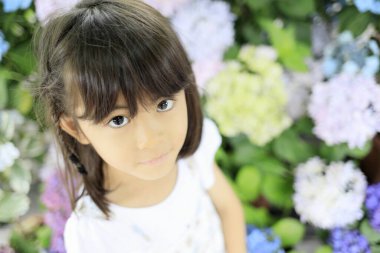 Japon kız ve ortanca (7 yaşında))