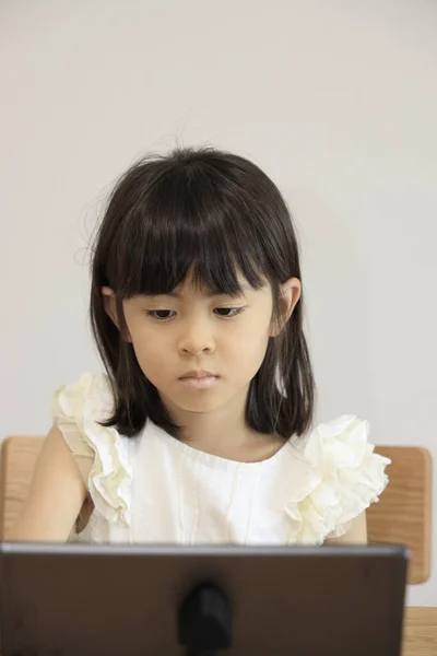 Japanese Girl Watching Video Tablet Years Old — Foto Stock