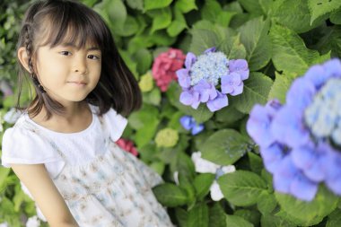 Japon kız ve ortanca (7 yaşında))