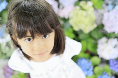 Japon kız ve ortanca (7 yaşında))