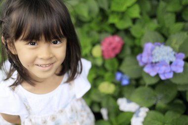 Japon kız ve ortanca (7 yaşında))