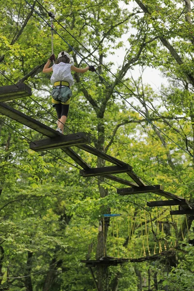 Japanese Student Girl Playing Outdoor Obstacle Course Tree Years Old — Stok fotoğraf