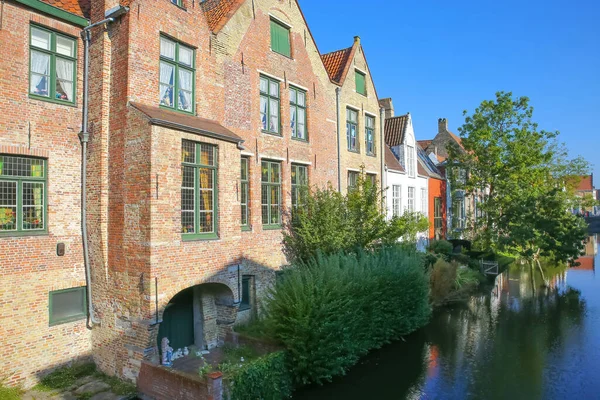 Brugge Βέλγιο Οκτωβρίου 2021 Θέα Κατά Μήκος Του Υδάτινου Καναλιού — Φωτογραφία Αρχείου