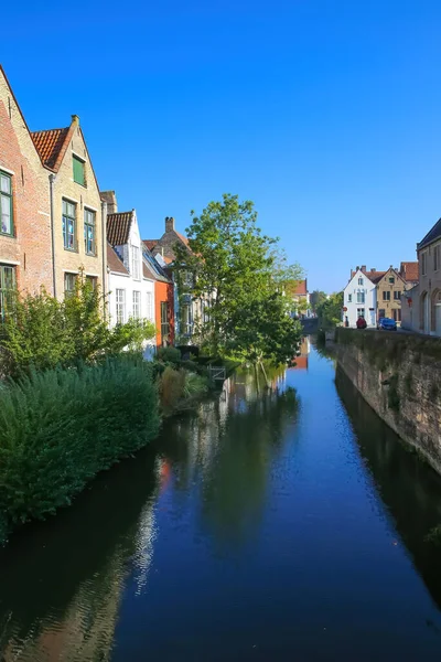 Brugge Βέλγιο Οκτωβρίου 2021 Θέα Κατά Μήκος Του Υδάτινου Καναλιού — Φωτογραφία Αρχείου