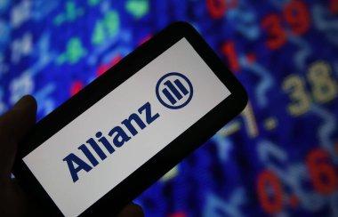 Viersen, Almanya - 6 Haziran. 2021: Cep telefonu ekranının kapanışı, ALANZ sigortası logosu, borsa çizelgesi