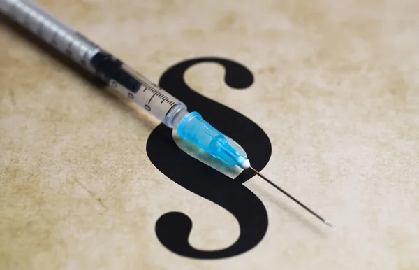 Primer Plano Del Símbolo Del Párrafo Con Jeringa Vacunación Concepto —  Fotos de Stock
