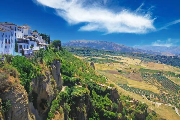 Panoramatický Výhled Starobylou Vesnici Ronda Nachází Nejisté Blízkosti Okraje Útesu — Stock fotografie