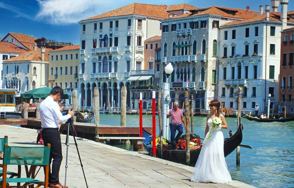 Venedig Italien Mai 2019 Szenerie Mit Fotoshooting Der Braut Weißen — Stockfoto