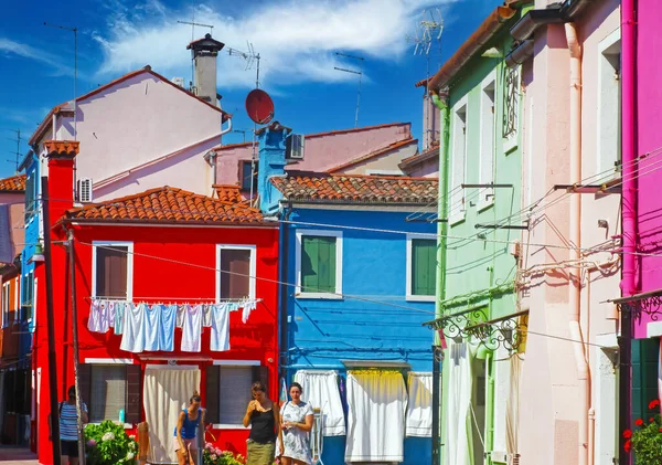Wenecja Burano Włochy Maja 2019 Widok Plac Kolorowymi Jasnymi Domami — Zdjęcie stockowe