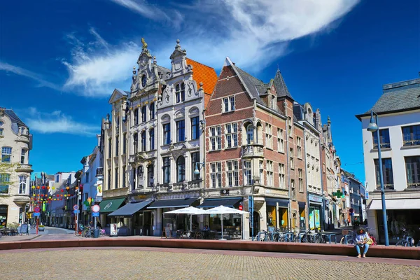 Lier Grote Markt ベルギー 4月9日 2022 青空に対する中世の家の市場広場を見下ろす — ストック写真